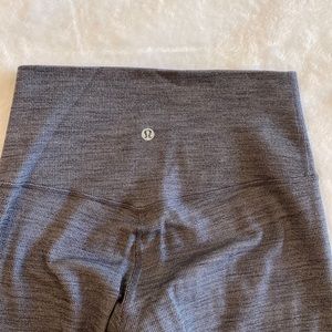 Lulu lemon leggings. barely worn. size 4.